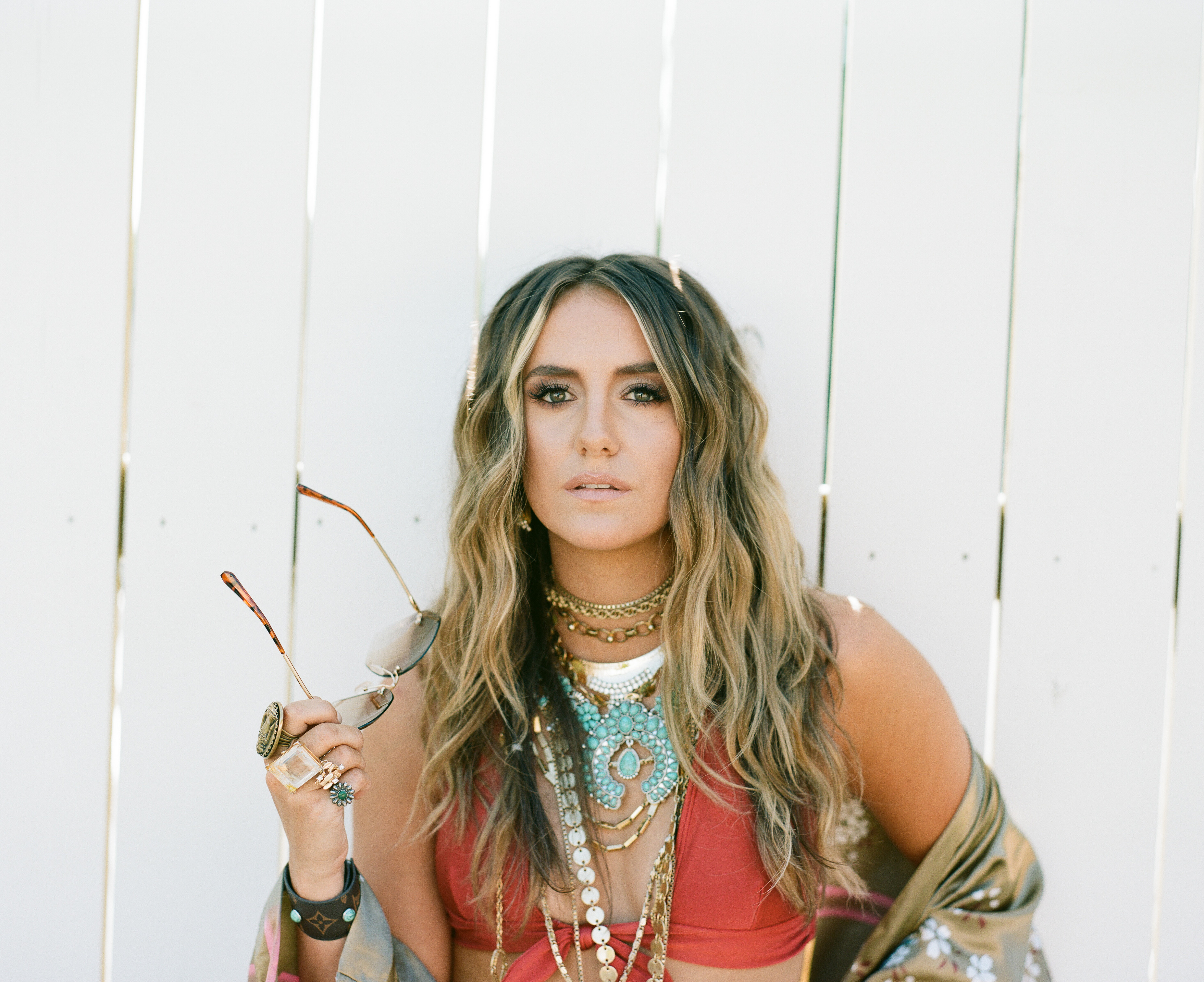 Lainey Wilson Brings Her 'Redneck Hollywood' Hometown to the Big Stage in  New EP - Country Now