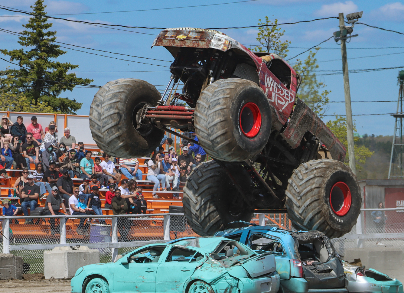 Drivers offer full-throttle thrills at Monster Jam